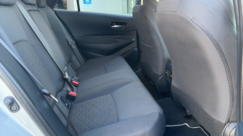 Toyota Corolla 2.0 VVT-i Hybrid Design 5dr CVT Hybrid Estate